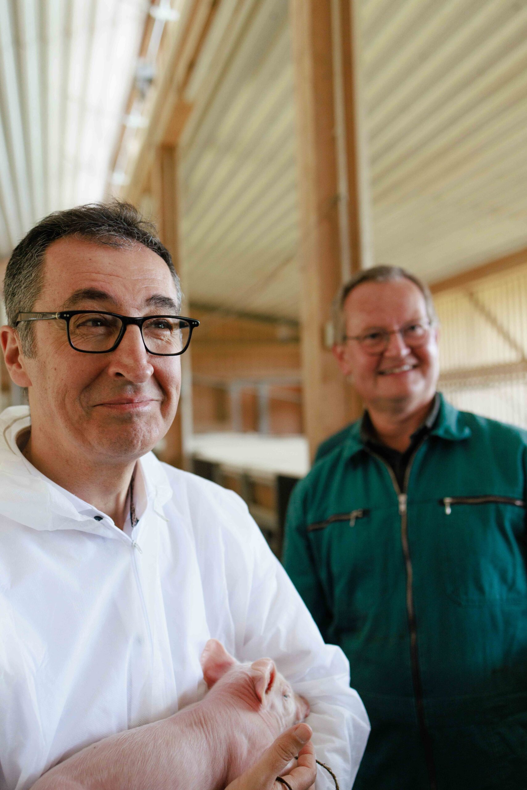 Bundesminister für Ernährung und Landwirtschaft Cem Özdemir besucht Hof Heigl und den Vorstand von Naturland Hubert Heigl.